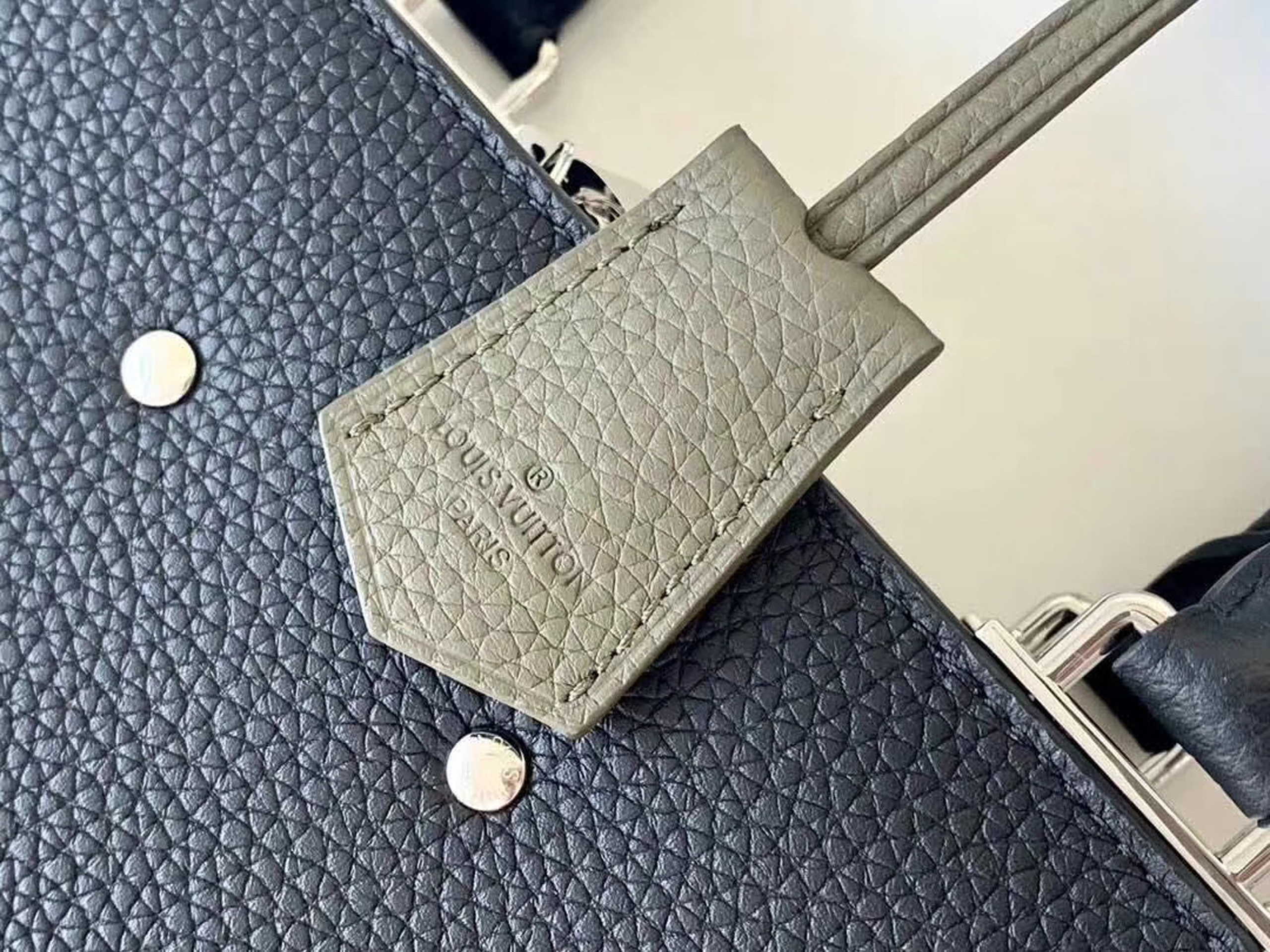 Túi xách nam Louis Vuitton Siêu cấp TXNSC1415 z2160458146507 20938a6fa6bb7c1bb926d047162bb227 510x383 - Túi xách nam Louis Vuitton Siêu cấp TXNSC1415