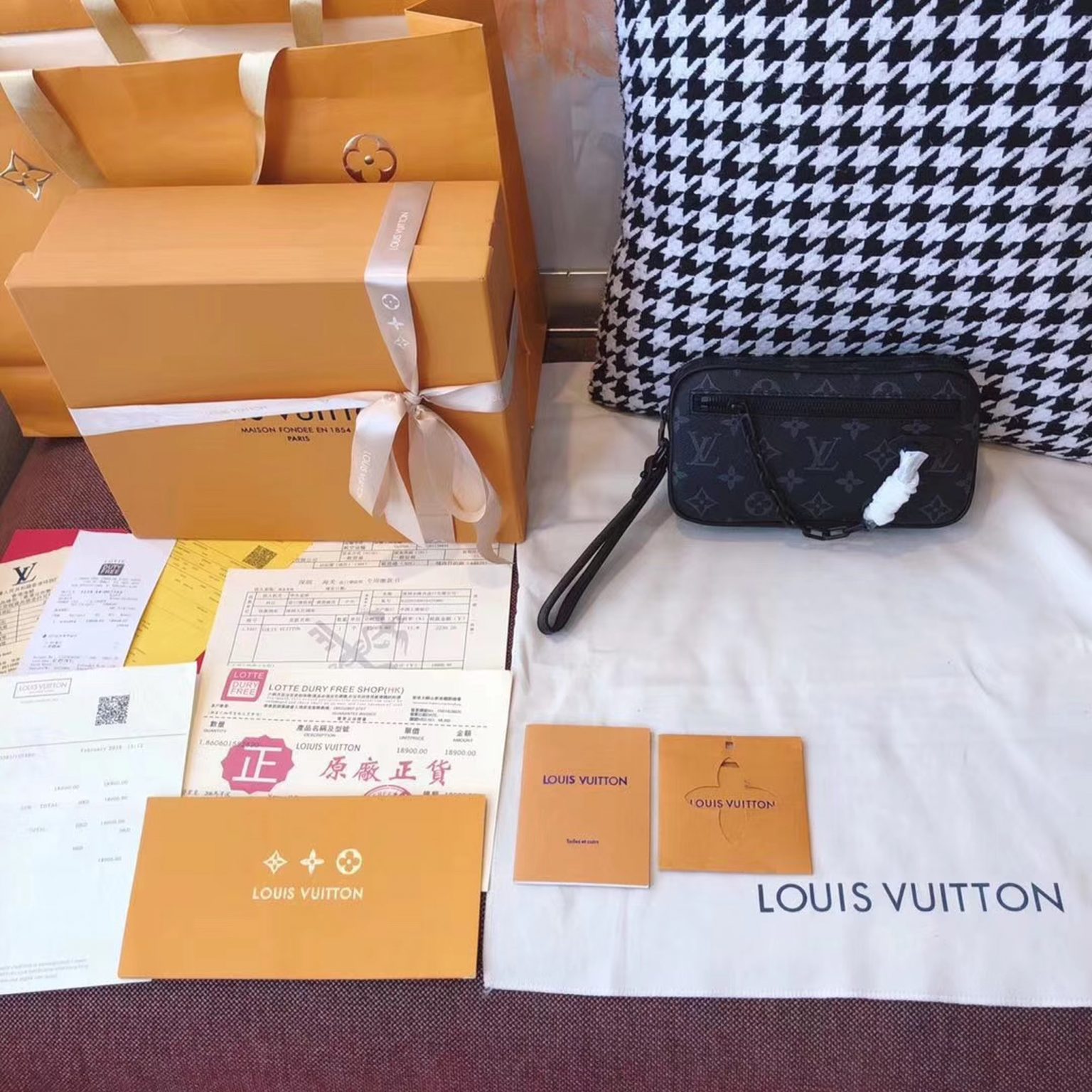 z2160505940819 15e9d3d72534b2e6223af9dc60adbb32 1536x1536 - Ví nam Louis Vuitton Siêu cấp VNSC1417