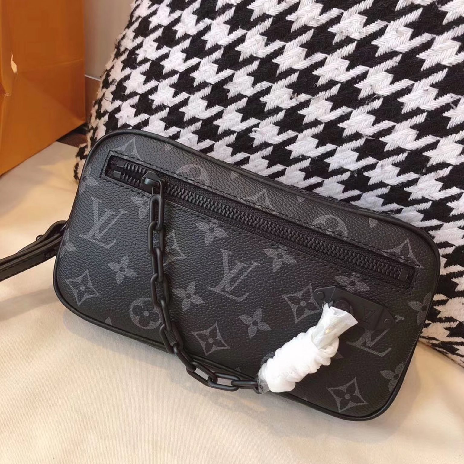 z2160505969680 772abbf92982d4c0e29c94ec1ee31813 1536x1536 - Ví nam Louis Vuitton Siêu cấp VNSC1417
