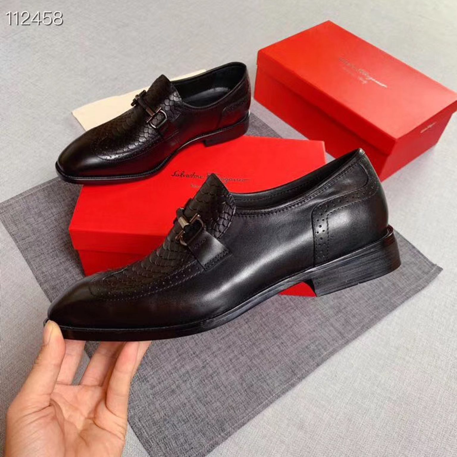 z2161683667585 11759a987cbaeb43342e14ee866b108b 1536x1536 - Giày nam Salvatore Ferragamo siêu cấp MSSC1419