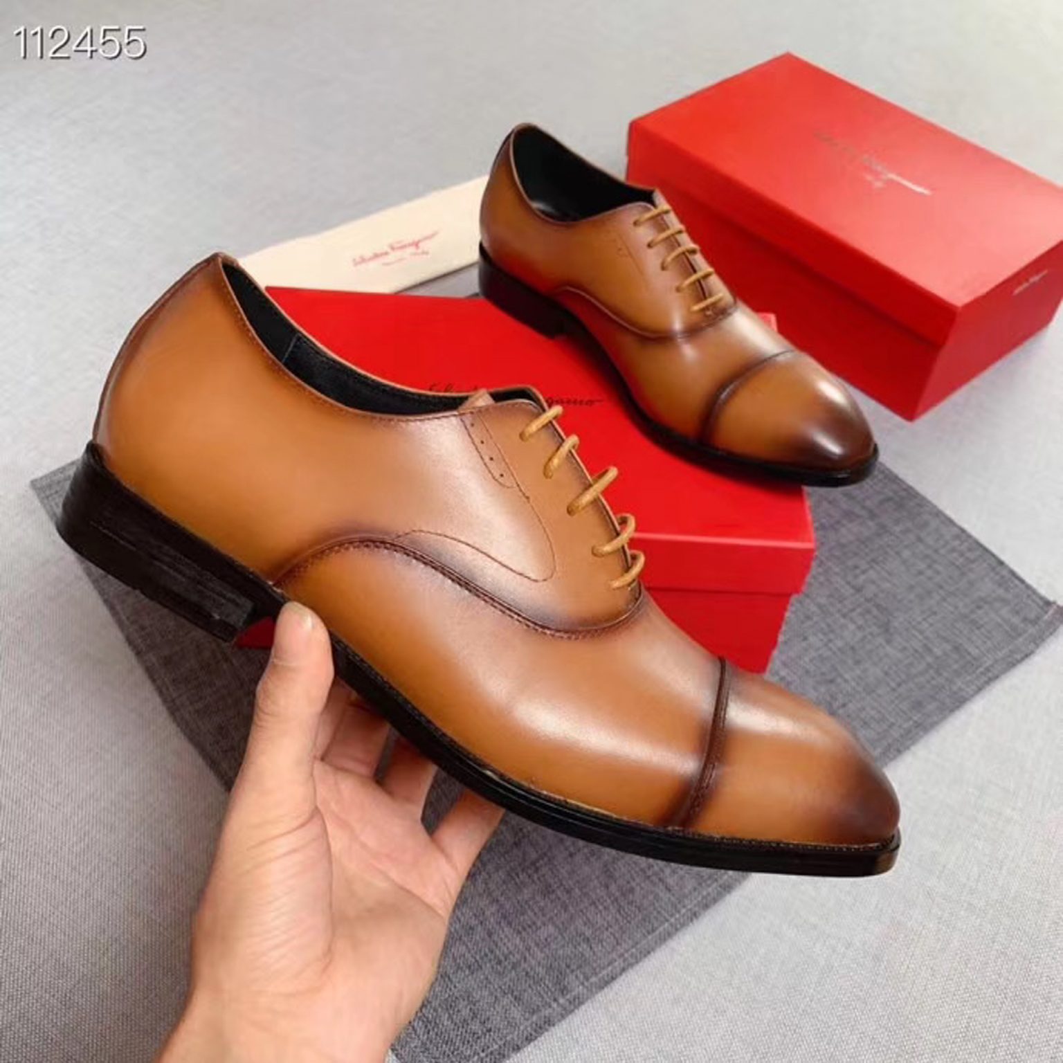 z2161687130915 2368e8cbfcf23428555c014b43b8ba45 1536x1536 - Giày nam Salvatore Ferragamo siêu cấp MSSC1422