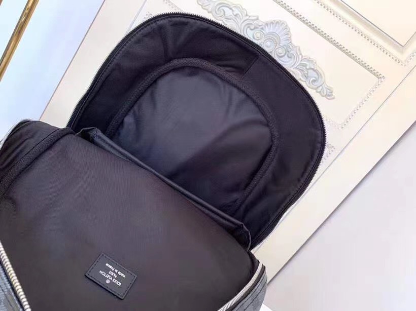 Túi xách nam Louis Vuitton siêu cấp MSSC1442 z2176839574624 8c1a35acc5db7a253b25c5052b350ec8 510x382 - Túi xách nam Louis Vuitton siêu cấp MSSC1442