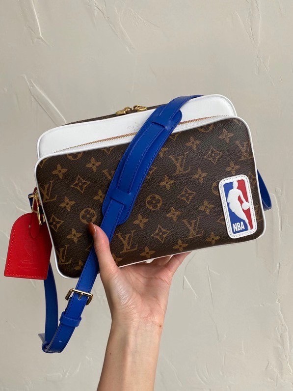 Túi xách nam Louis Vuitton siêu cấp TXSC1534 z2246904194848 90239054d85df7d51dd006a7399179be 510x680 - Túi xách nam Louis Vuitton siêu cấp TXSC1534
