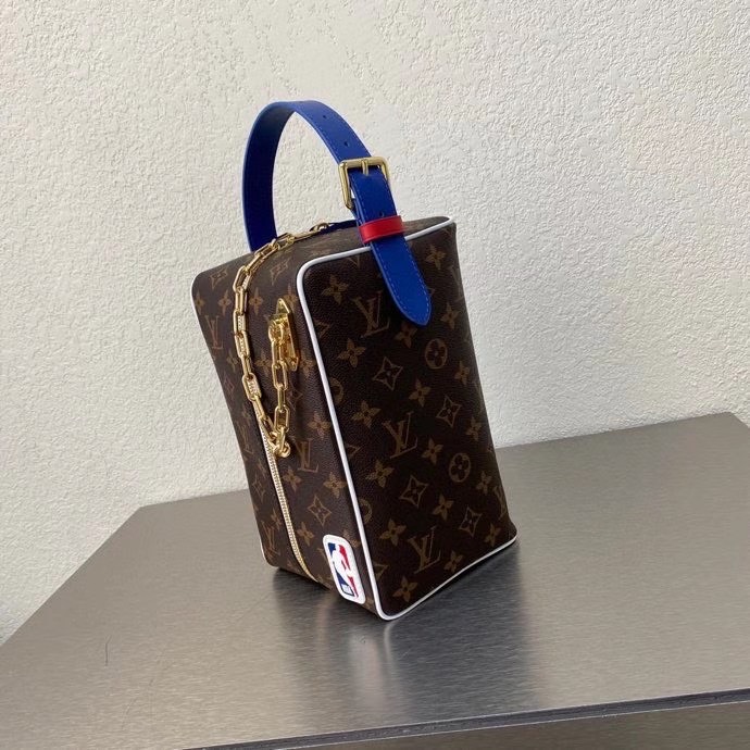 Túi xách nam Louis Vuitton siêu cấp TXSC1536 z2246904438661 6dd71b731f8037ea3c3444f74d4d1e35 510x510 - Túi xách nam Louis Vuitton siêu cấp TXSC1536