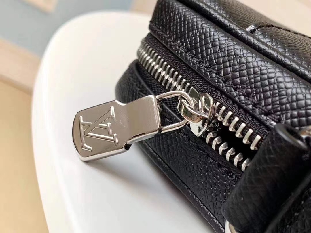 Túi xách nam Louis Vuitton siêu cấp TXSC1548 z2254064810539 93ae542ba80c5e8c2141201e7fc3b77b 510x383 - Túi xách nam Louis Vuitton siêu cấp TXSC1548