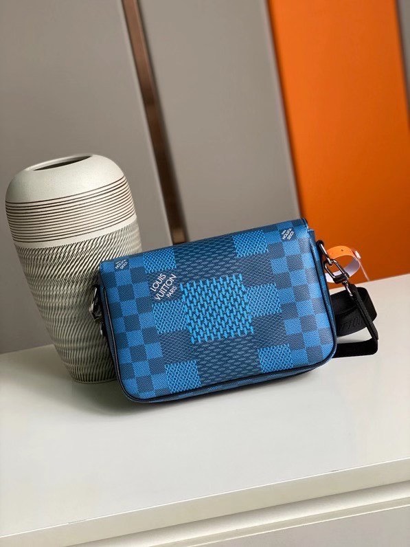 Túi xách nam Louis Vuitton siêu cấp TXSC1571 z2279950173550 21a03820afa802a0dffaa389215a692c 510x680 - Túi xách nam Louis Vuitton siêu cấp TXSC1571