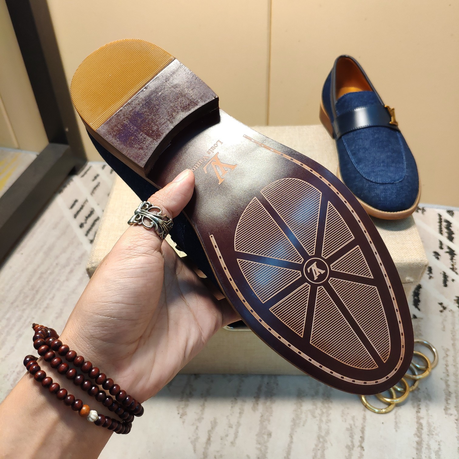 Giày nam Louis Vuitton siêu cấp GNSC1609 z2369199508513 5a14a8b68791441d08f2bb0e2be8017a 510x510 - Giày nam Louis Vuitton siêu cấp GNSC1609