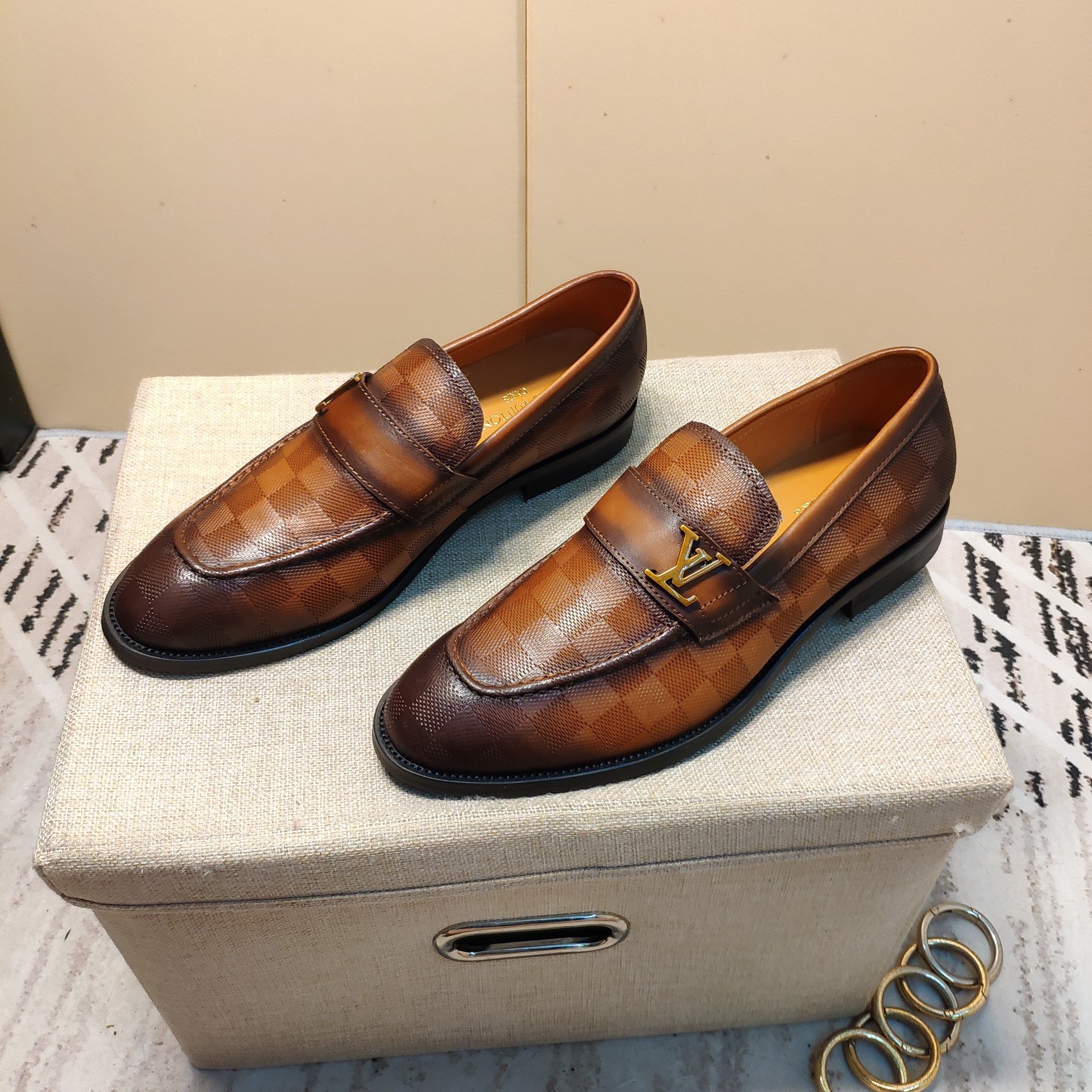 Giày nam Louis Vuitton siêu cấp GNSC1613 z2369201155239 596fb8a60e088e1fe41d3093238fb873 510x510 - Giày nam Louis Vuitton siêu cấp GNSC1613