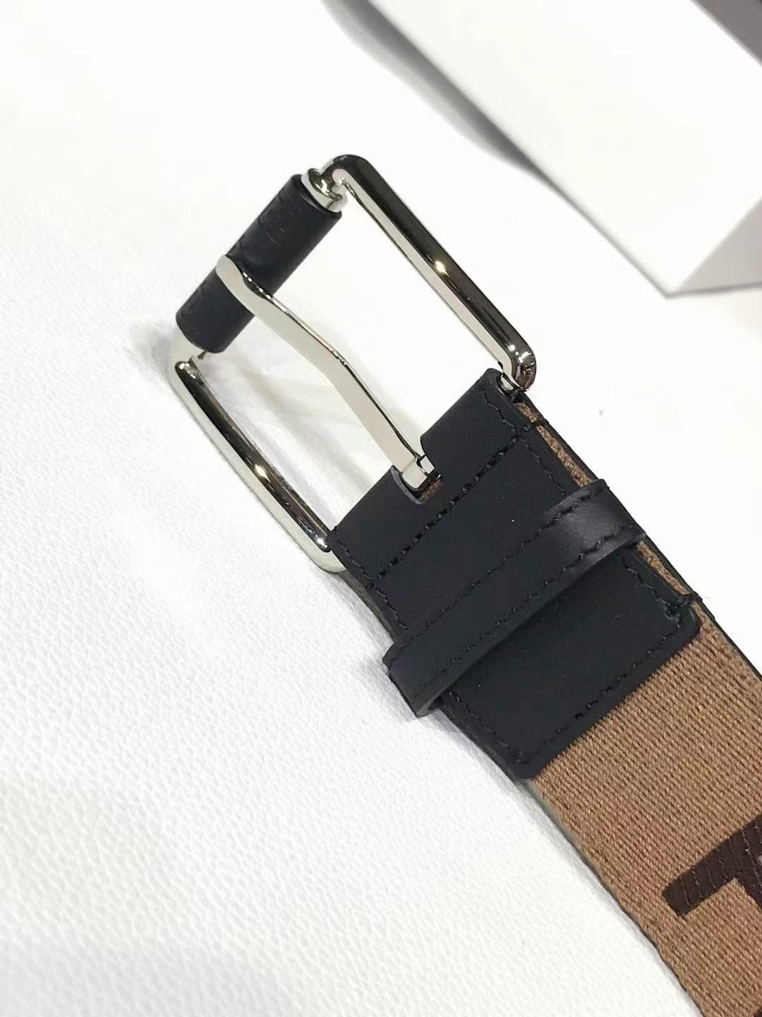 Thắt lưng nam FenDi siêu cấp TLNSC1622 z2372984302524 0a2afee39fb460cf1487c2fbfb78253f 510x680 - Thắt lưng nam FenDi siêu cấp TLNSC1622
