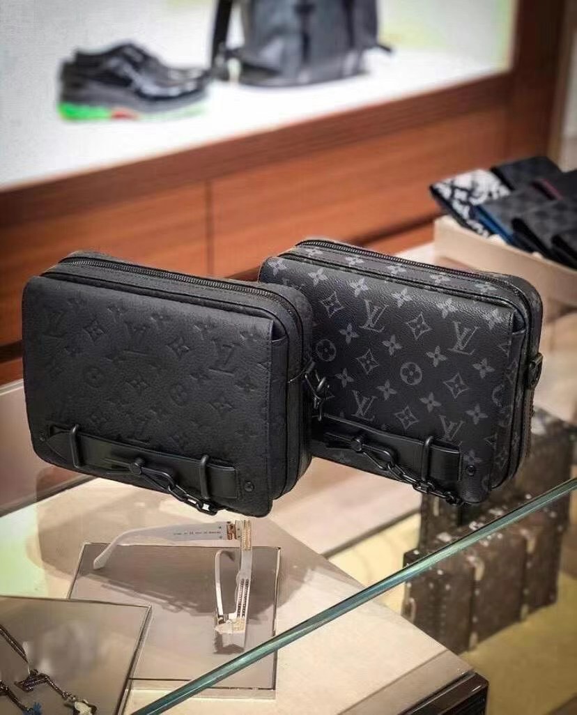 Túi xách nam Louis Vuitton siêu cấp TXSC1645 z2399608676550 f36fec5a736390d9ce42d001d7ae2f8e 510x632 - Túi xách nam Louis Vuitton siêu cấp TXSC1645