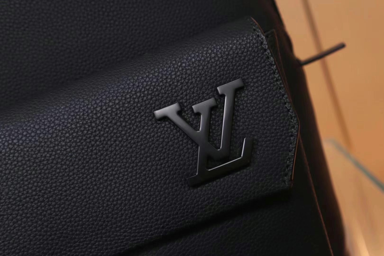 Túi xách nam Louis Vuitton siêu cấp TXSC1646 z2406348946715 b358a4f2787fa54f4c7b6abe78bb99b1 510x340 - Túi xách nam Louis Vuitton siêu cấp TXSC1646