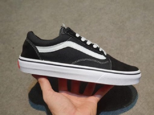 Vans Old Skool - Top những đ&ocirc;i gi&agrave;y hot nhất hiện nay ai cũng muốn sở hữu