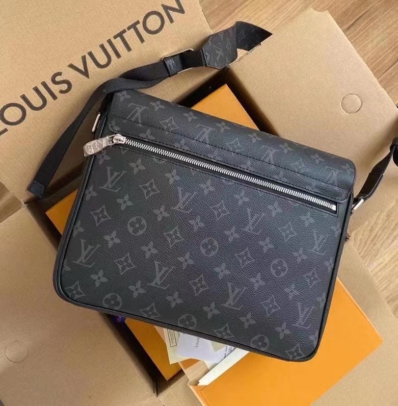 Túi xách nam Louis Vuitton siêu cấp TXSC1734 z2575407308830 59d2b0605a5f4d7063834157f5675a88 510x520 - Túi xách nam Louis Vuitton siêu cấp TXSC1734