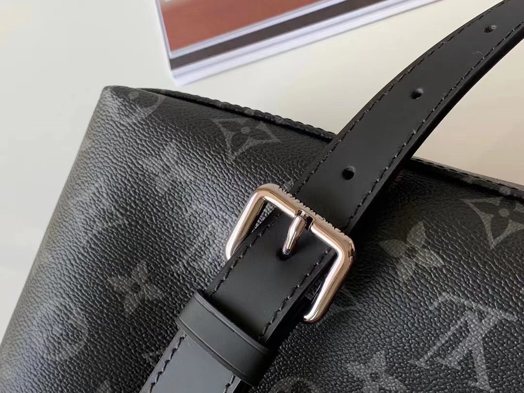Túi xách nam Louis Vuitton siêu cấp TXSC1735 z2575407497402 f39c1d19c57d3943637989773227ee0d 510x383 - Túi xách nam Louis Vuitton siêu cấp TXSC1735