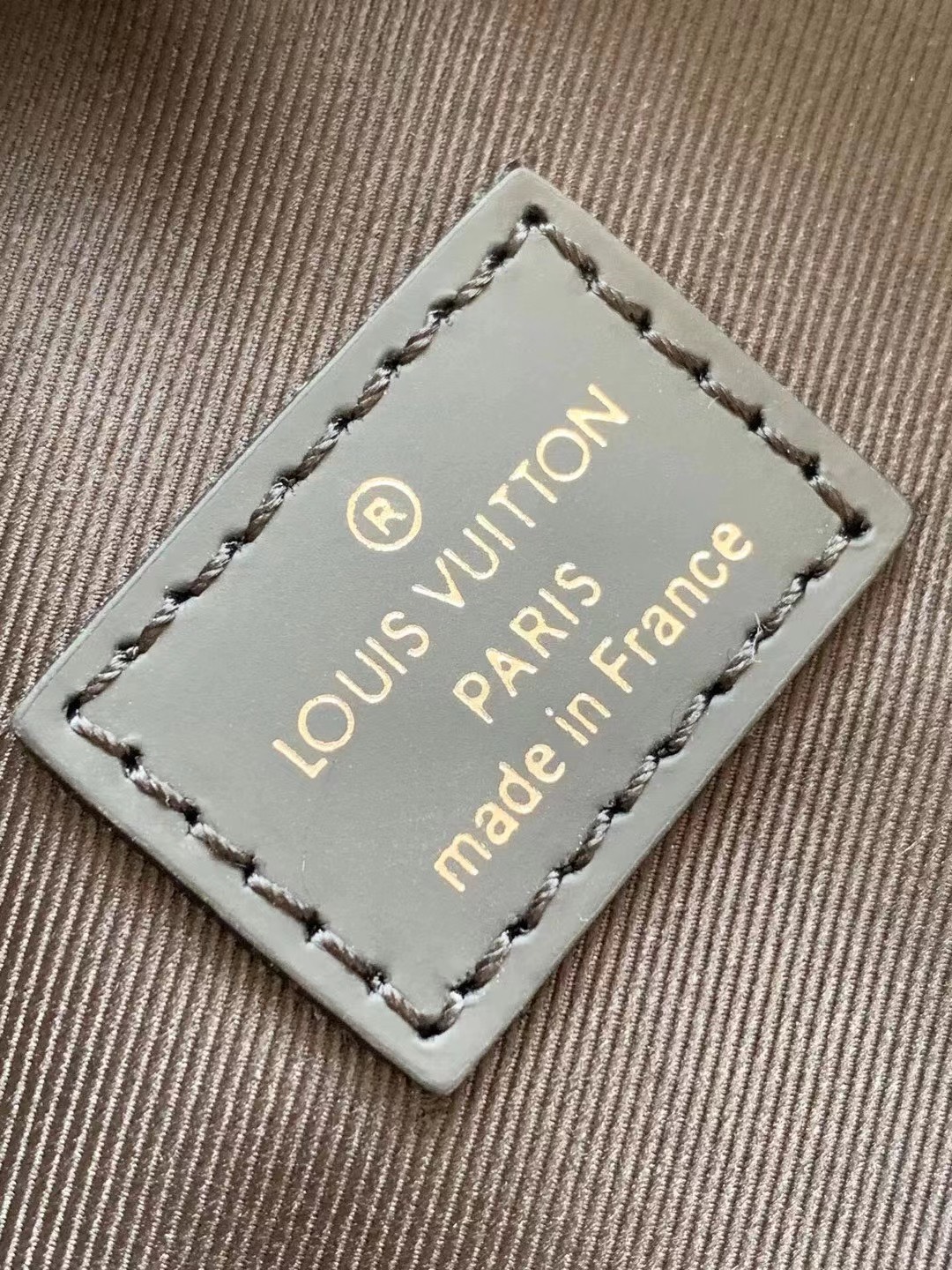 Túi xách nam Louis Vuitton siêu cấp TXSC1735 z2575407506553 754fd6e906f60ba034a2ebbf9669ee9d 510x680 - Túi xách nam Louis Vuitton siêu cấp TXSC1735