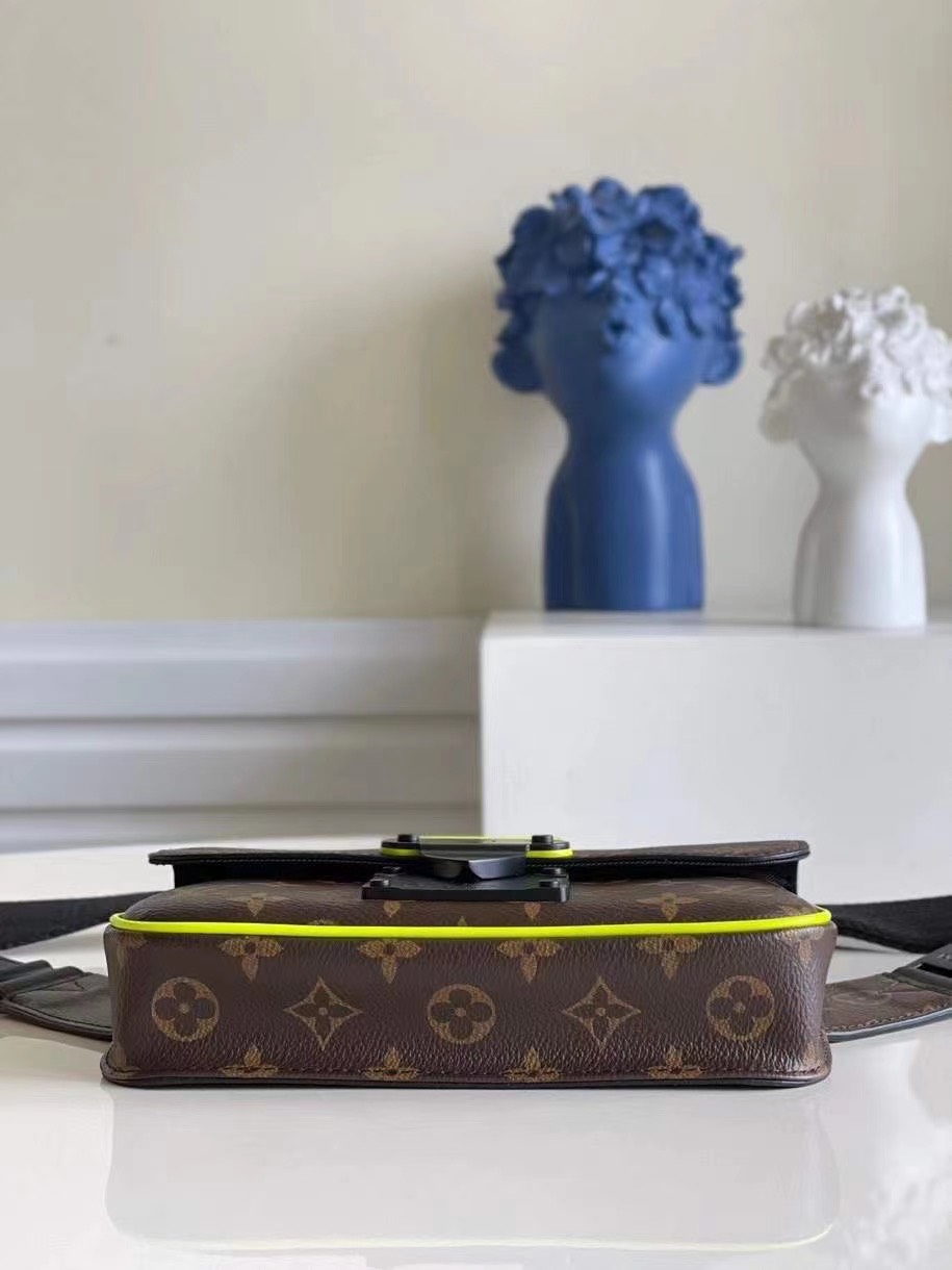Túi xách nam Louis Vuitton siêu cấp TXSC1739 z2604667570855 c6925fe77c6da0114a3557a40d24cd29 510x680 - Túi xách nam Louis Vuitton siêu cấp TXSC1739