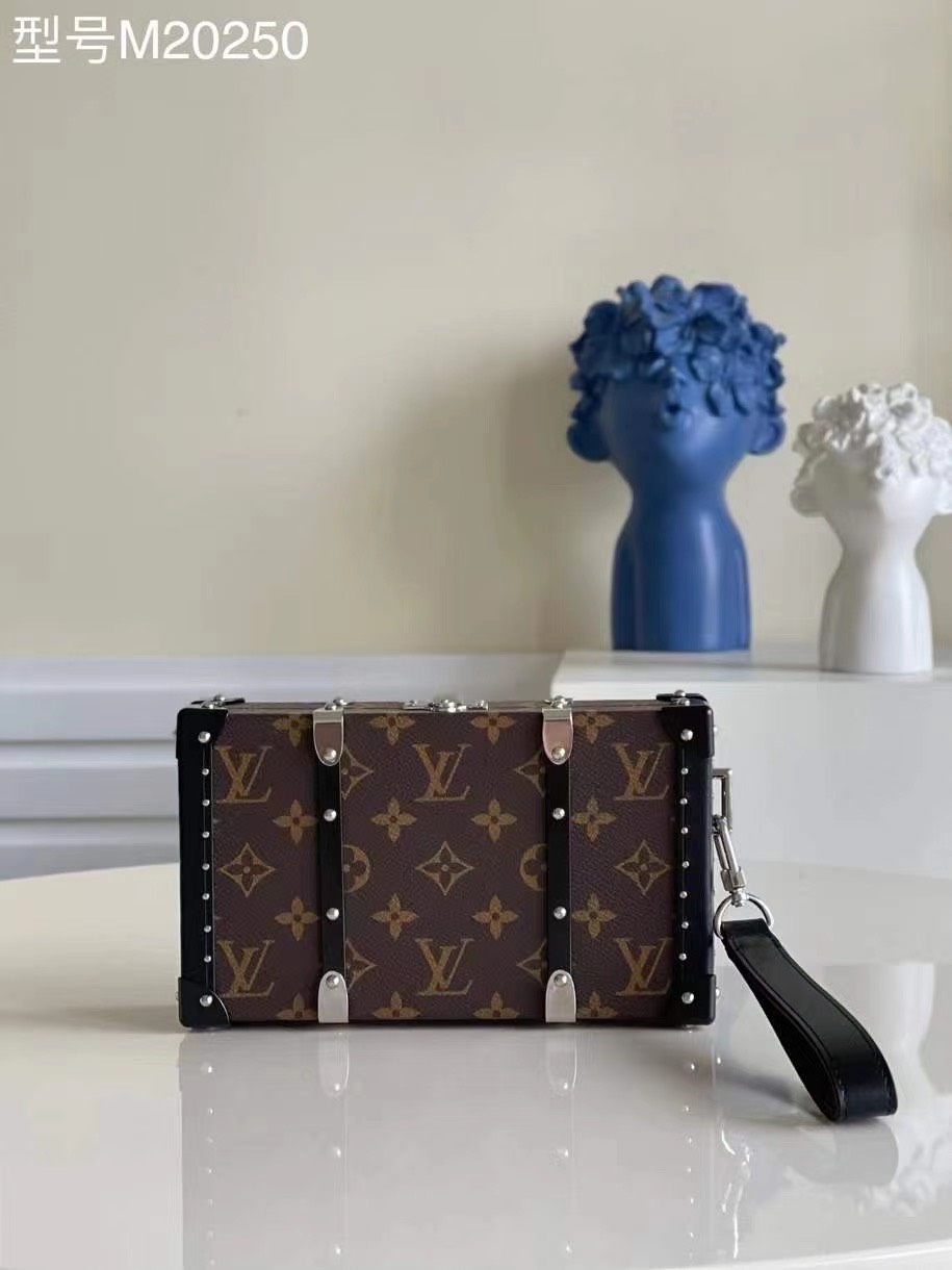 Túi xách nam Louis Vuitton siêu cấp TXSC1740 z2604667802986 c8b8365797633d4685cc79567e8bad1e 1 510x680 - Túi xách nam Louis Vuitton siêu cấp TXSC1740