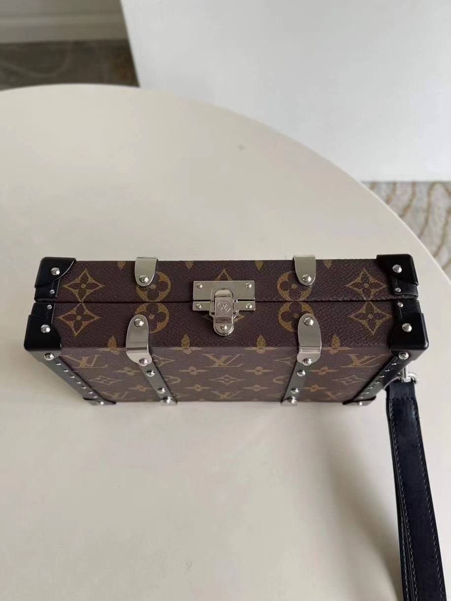 Túi xách nam Louis Vuitton siêu cấp TXSC1740 z2604667815198 d0fff3b8a3613b3a911fb36bdb21dd11 510x680 - Túi xách nam Louis Vuitton siêu cấp TXSC1740