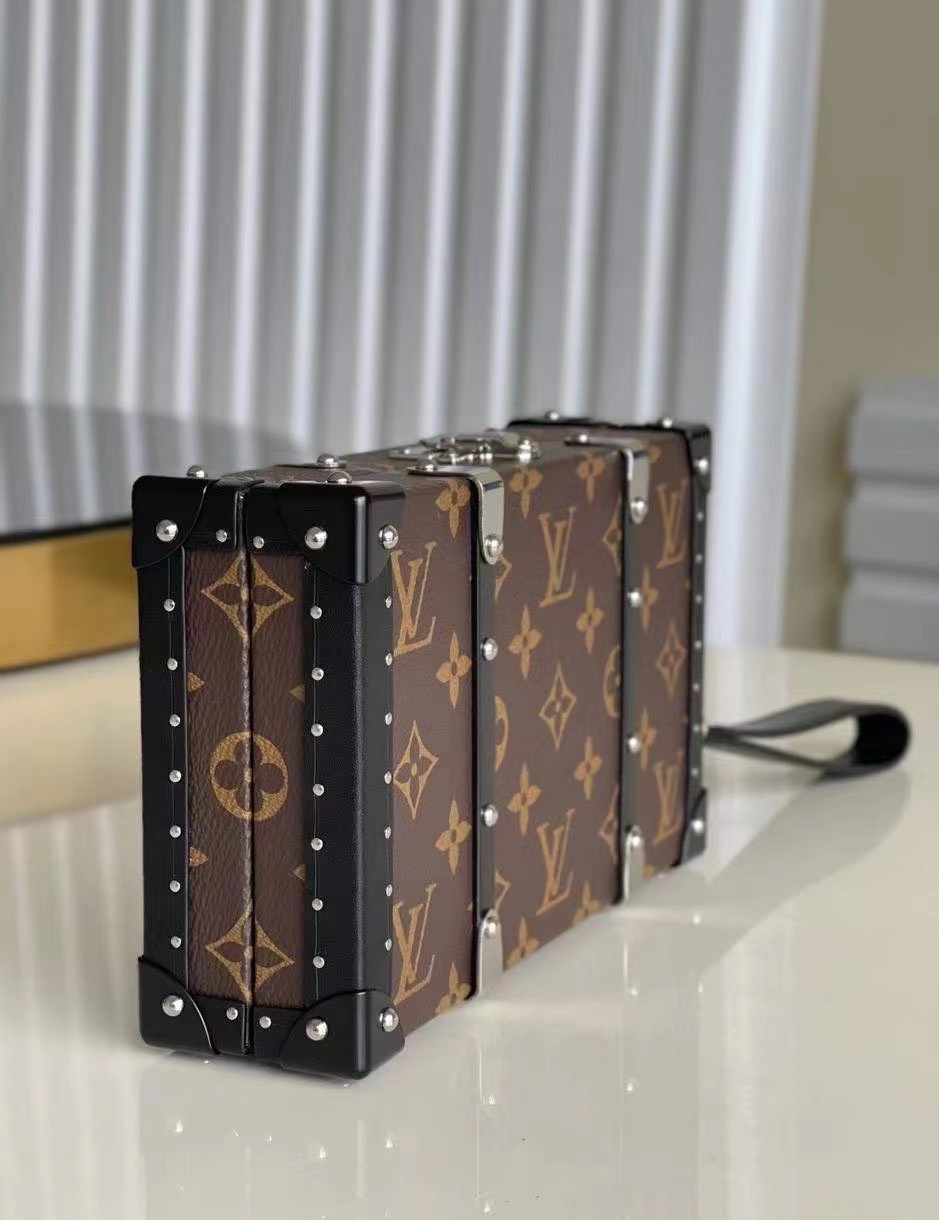 Túi xách nam Louis Vuitton siêu cấp TXSC1740 z2604667817621 fe1b138fe25e736fd7f24d843f9cbc85 510x663 - Túi xách nam Louis Vuitton siêu cấp TXSC1740