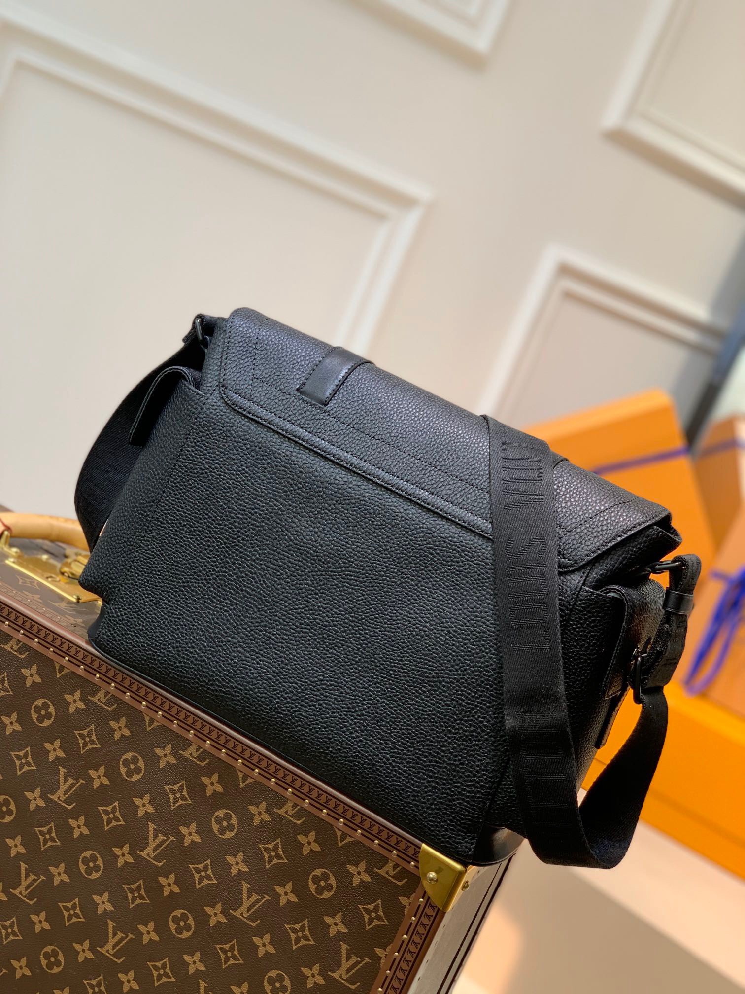 Túi xách nam Louis Vuitton siêu cấp TXSC1757 z2646886030304 e1d36b3bef109c9cbed197d6952bf825 1 510x680 - Túi xách nam Louis Vuitton siêu cấp TXSC1757