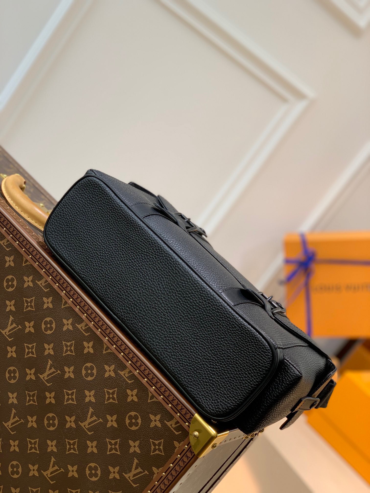 Túi xách nam Louis Vuitton siêu cấp TXSC1757 z2646886037866 b2e921d78d64a6afa56b559d06a1836e 1 510x680 - Túi xách nam Louis Vuitton siêu cấp TXSC1757