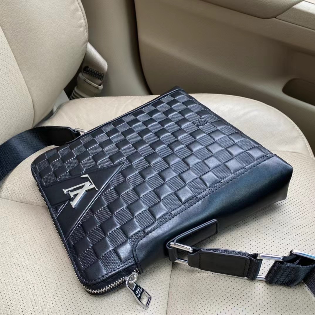 Túi xách nam Louis Vuitton siêu cấp TXSC1780 z2711236726625 94401de959576555e9d898e977bfcbbb 510x510 - Túi xách nam Louis Vuitton siêu cấp TXSC1780