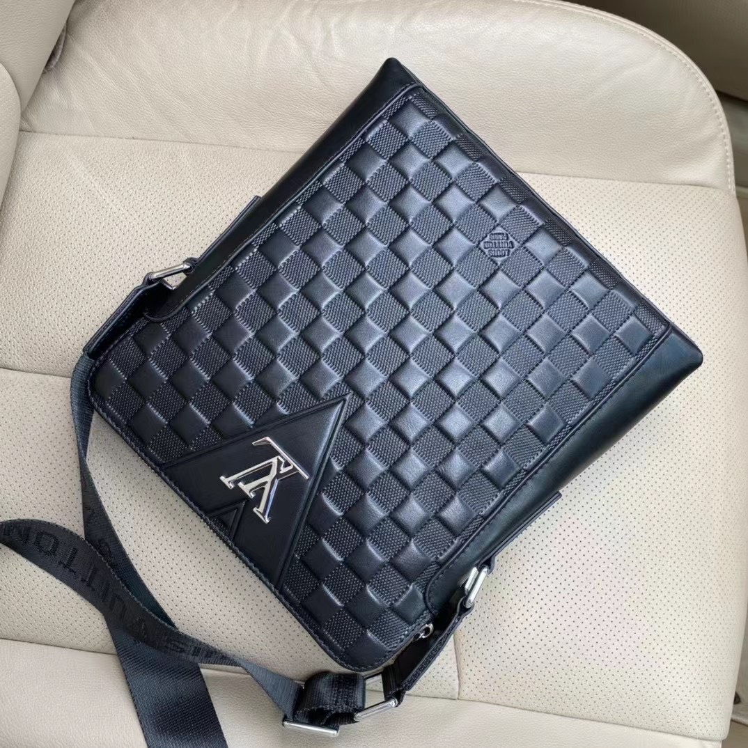 Túi xách nam Louis Vuitton siêu cấp TXSC1780 z2711236731007 513da2c26a4633c9bbc2359cc7327a29 510x510 - Túi xách nam Louis Vuitton siêu cấp TXSC1780