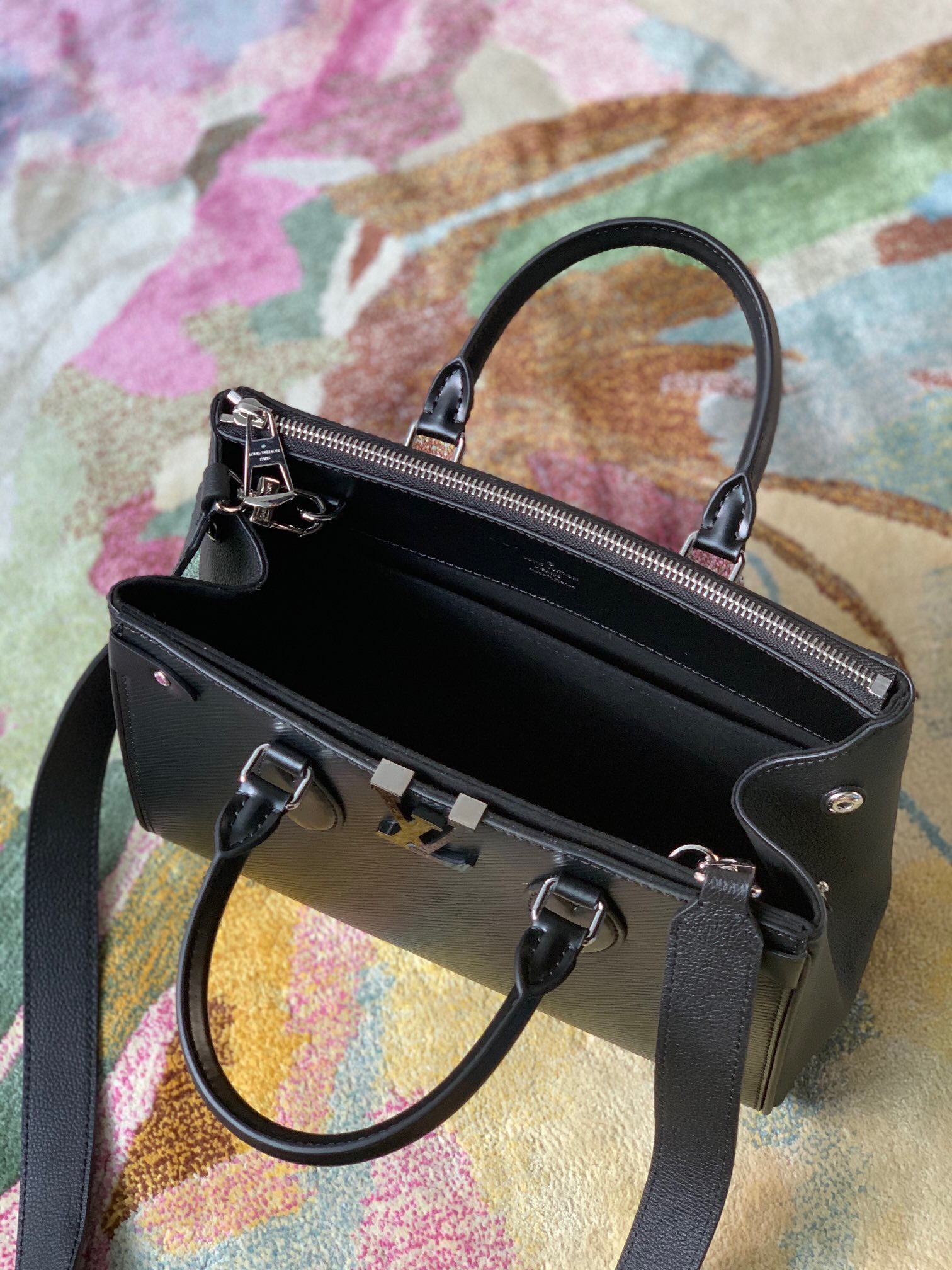 Túi xách nam Louis Vuitton siêu cấp TXSC1782 z2711264107769 efc5621b8c3a2dec7a492bcd8ee39663 510x680 - Túi xách nam Louis Vuitton siêu cấp TXSC1782