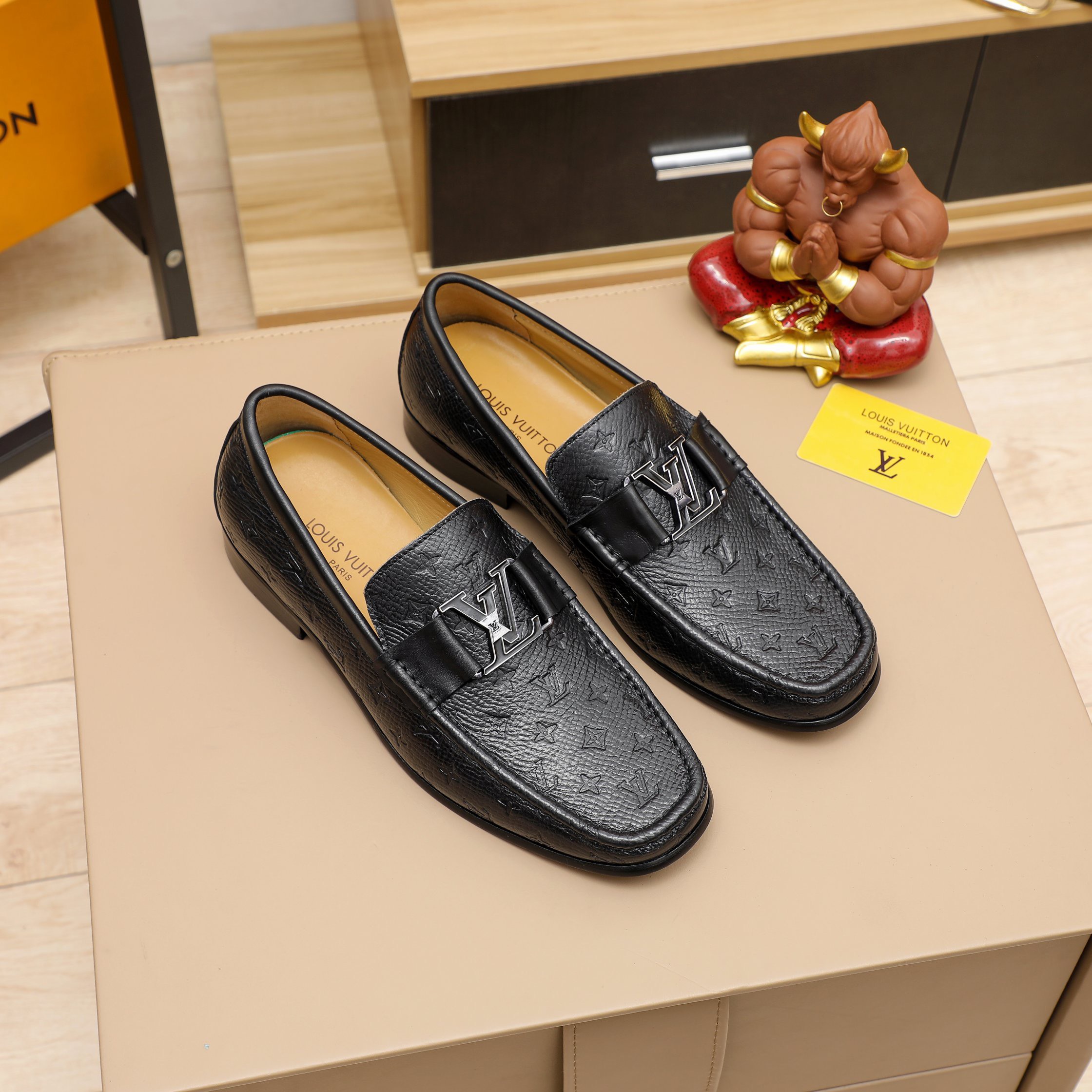 Giày Nam Louis Vuitton Siêu Cấp GNLV1798 z2747479660124 850905966ba0b0b166f47a3a825af81a 510x510 - Giày Nam Louis Vuitton Siêu Cấp GNLV1798