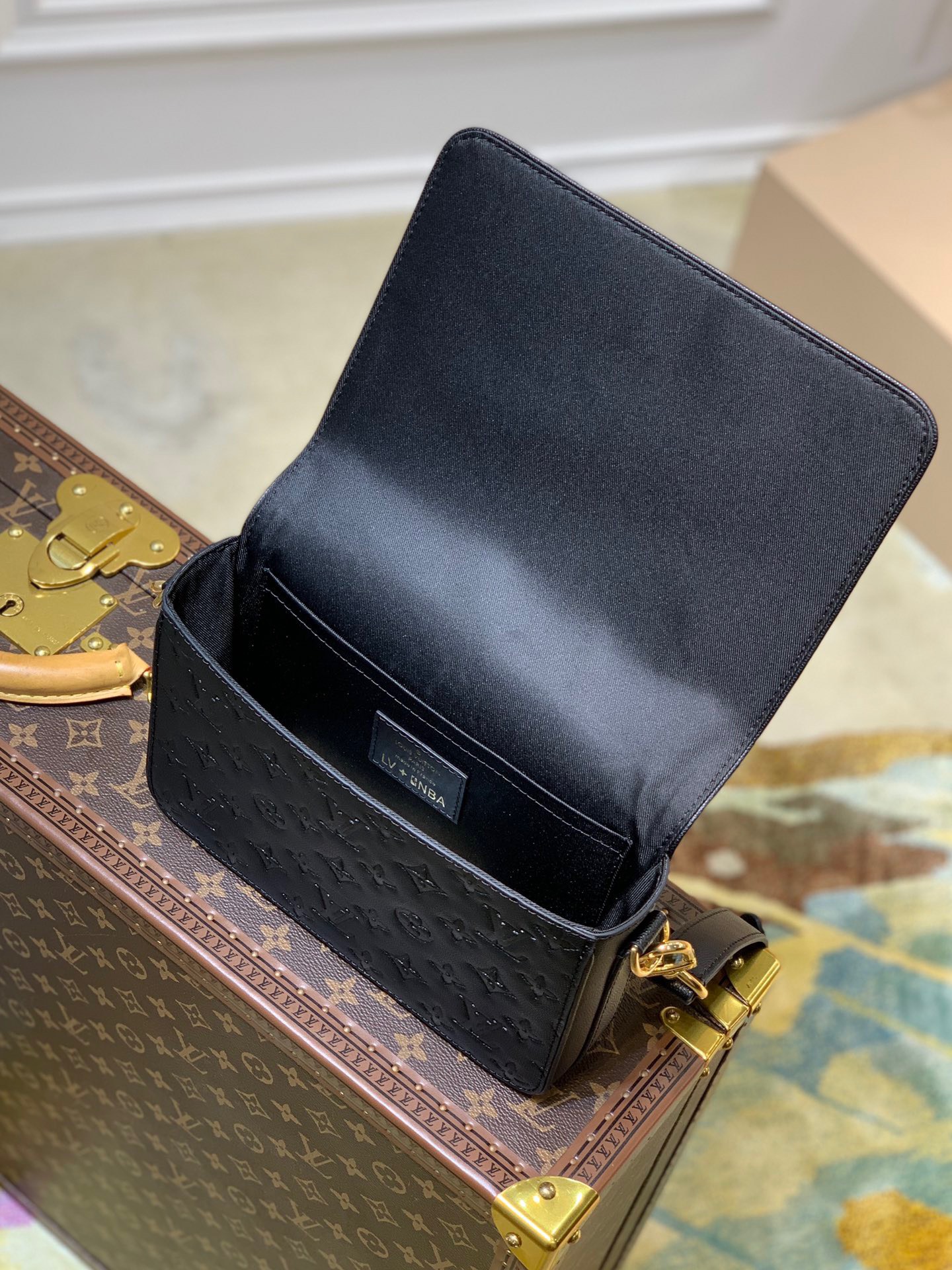 Túi xách nam Louis Vuitton siêu cấp TXSC1803 z2755340069557 a77d0ac0a60dda639afe9cb592c19ff6 510x680 - Túi xách nam Louis Vuitton siêu cấp TXSC1803