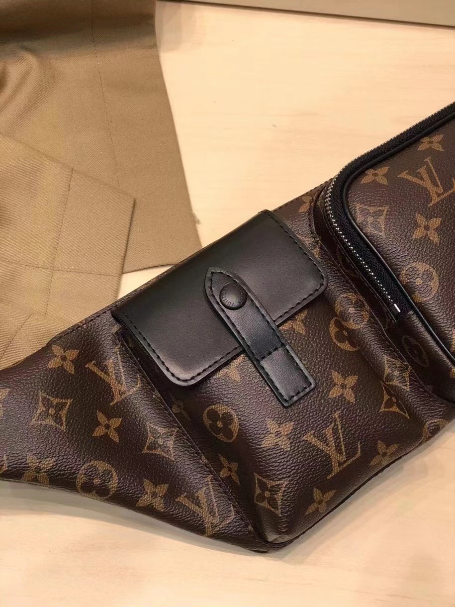 Túi xách nam Louis Vuitton siêu cấp TXSC1838 z2792435792866 4c550ac47f33463c5068cd04587b6ddb 510x680 - Túi xách nam Louis Vuitton siêu cấp TXSC1838