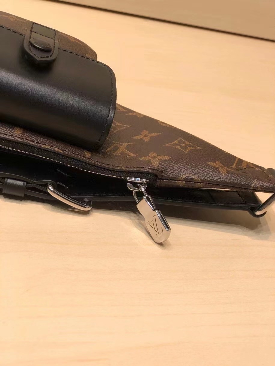 Túi xách nam Louis Vuitton siêu cấp TXSC1838 z2792435797277 978135e1fc37dfd1b7e0eb7196ee7ea6 510x680 - Túi xách nam Louis Vuitton siêu cấp TXSC1838