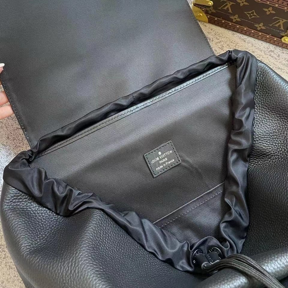Túi xách nam Louis Vuitton siêu cấp TXSC1842 z2801217210151 761175b4bd78fea00ca46441f2da91f9 510x510 - Túi xách nam Louis Vuitton siêu cấp TXSC1842