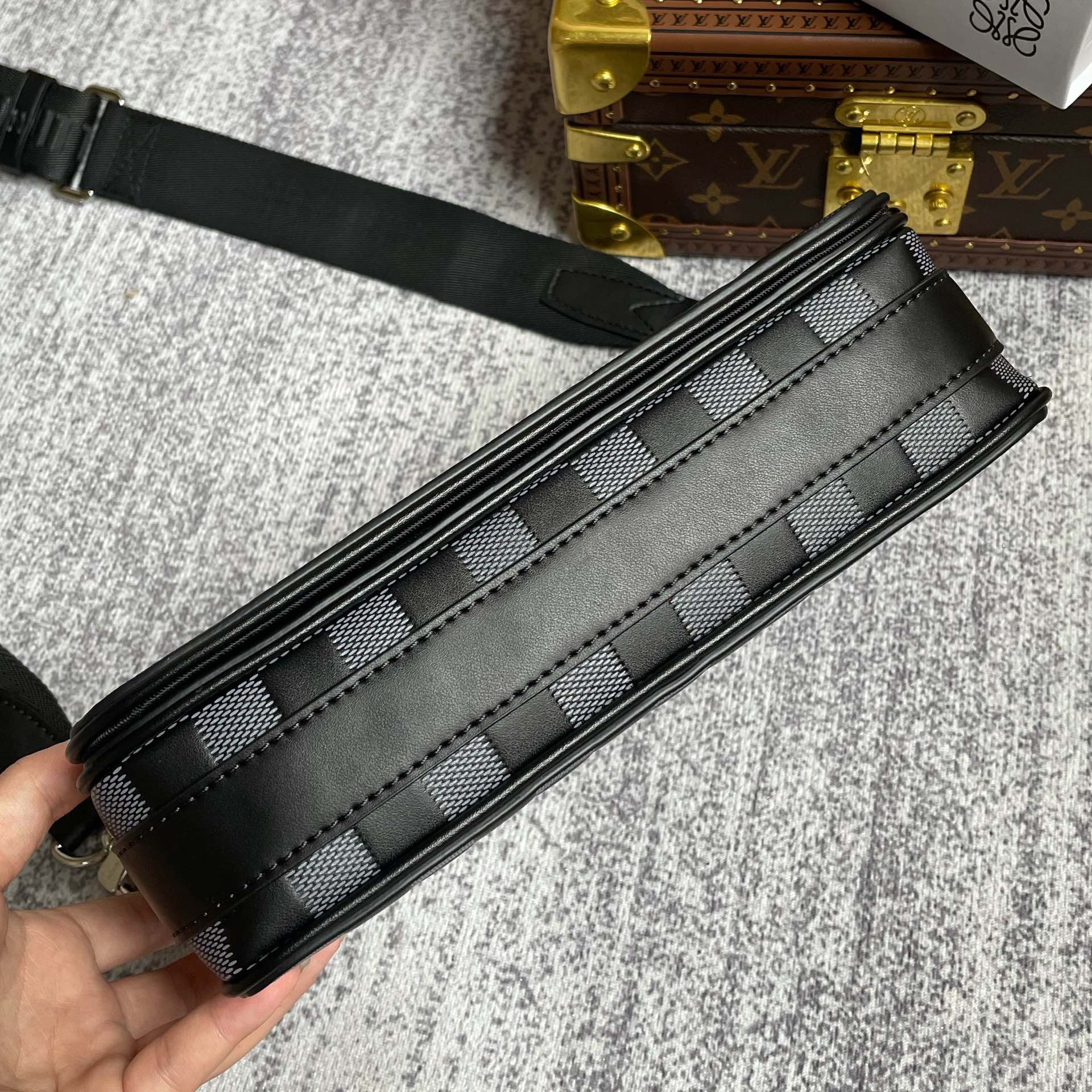Túi xách nam Louis Vuitton siêu cấp TXSC1868 z2832587868991 d29931a7f222eddd96ee9fbcce1fab02 510x510 - Túi xách nam Louis Vuitton siêu cấp TXSC1868