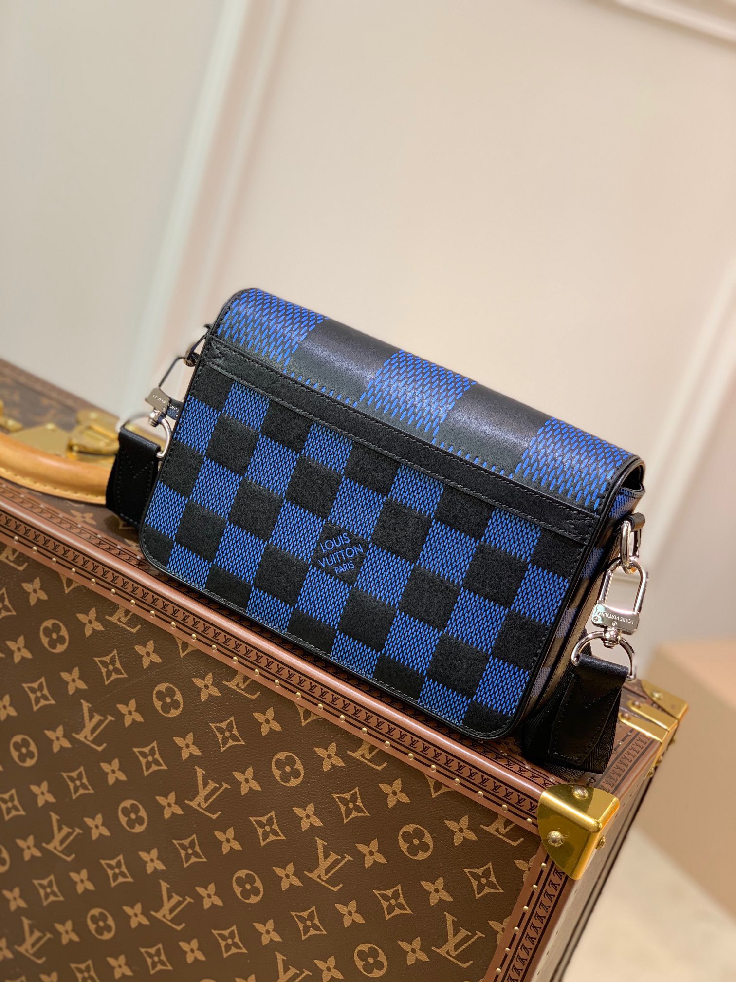 Túi xách nam Louis Vuitton siêu cấp TXSC1870 z2832588854507 a82aa09254bdf00080f8516184fe5cf3 510x680 - Túi xách nam Louis Vuitton siêu cấp TXSC1870