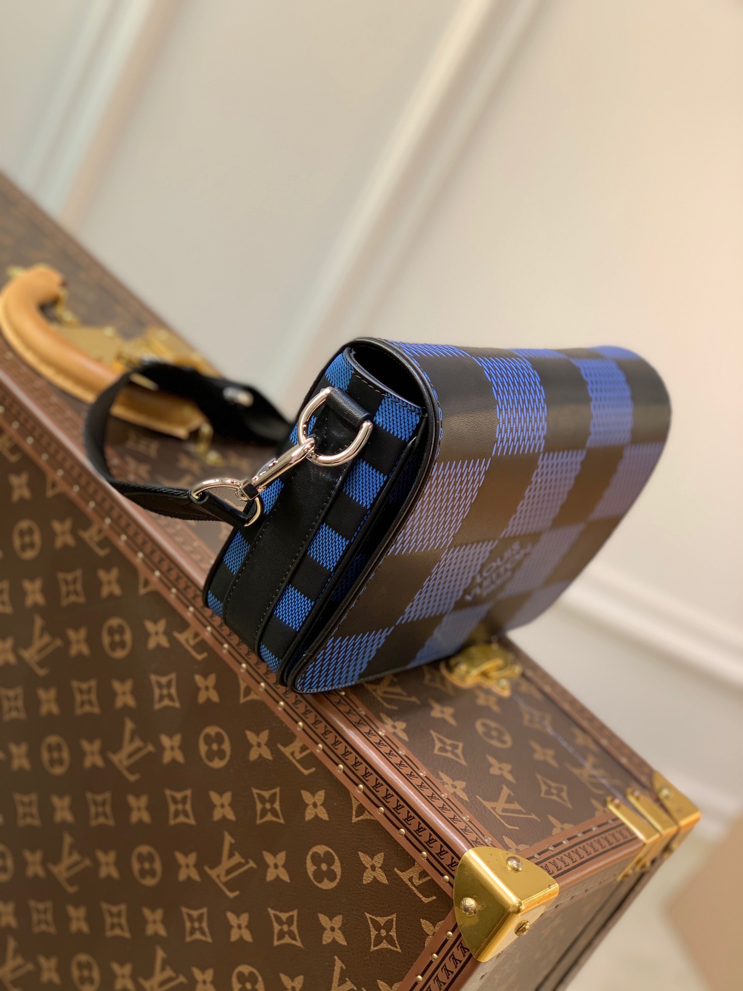 Túi xách nam Louis Vuitton siêu cấp TXSC1870 z2832588858544 27ff8b783e74134fbdd6c3adbe9bbb4b 510x680 - Túi xách nam Louis Vuitton siêu cấp TXSC1870