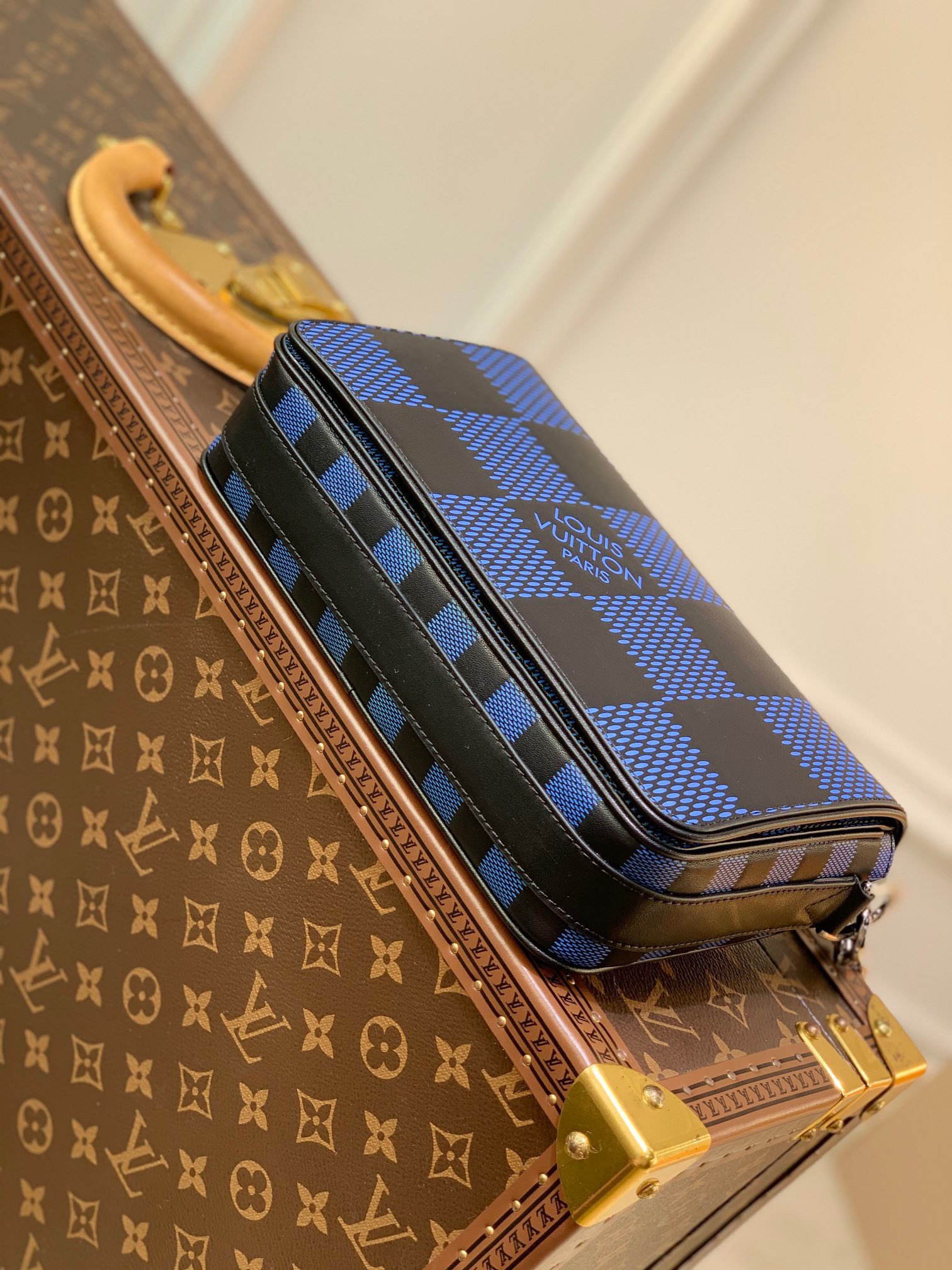 Túi xách nam Louis Vuitton siêu cấp TXSC1870 z2832588863757 91306bec53b2403a5857e1052e0b1d83 510x680 - Túi xách nam Louis Vuitton siêu cấp TXSC1870