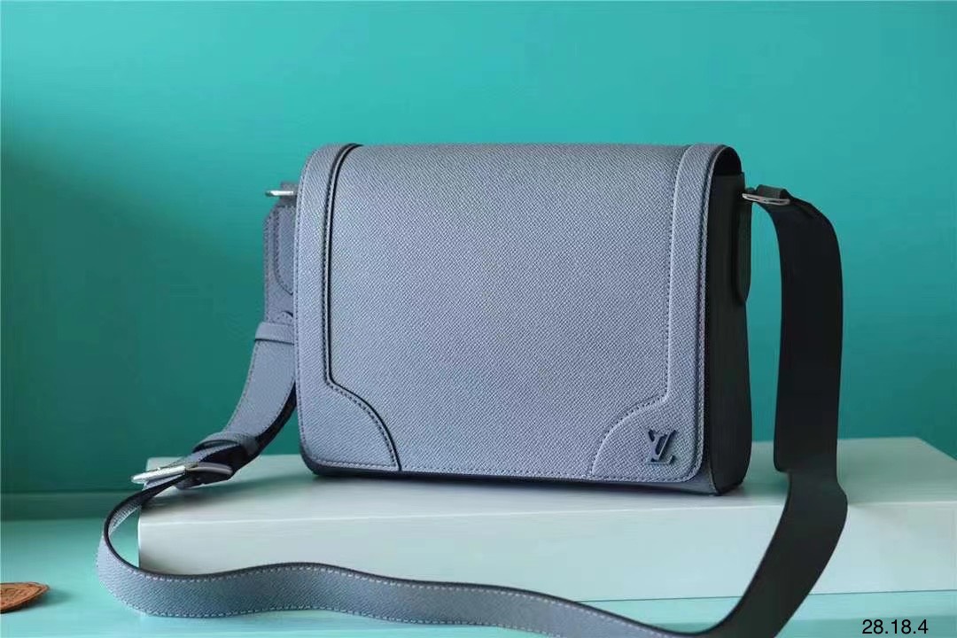 Túi xách nam Louis Vuitton siêu cấp TXSC1858B z2839244204360 df561ba0b524a2c53171a9321a6e0d62 510x340 - Túi xách nam Louis Vuitton siêu cấp TXSC1858B
