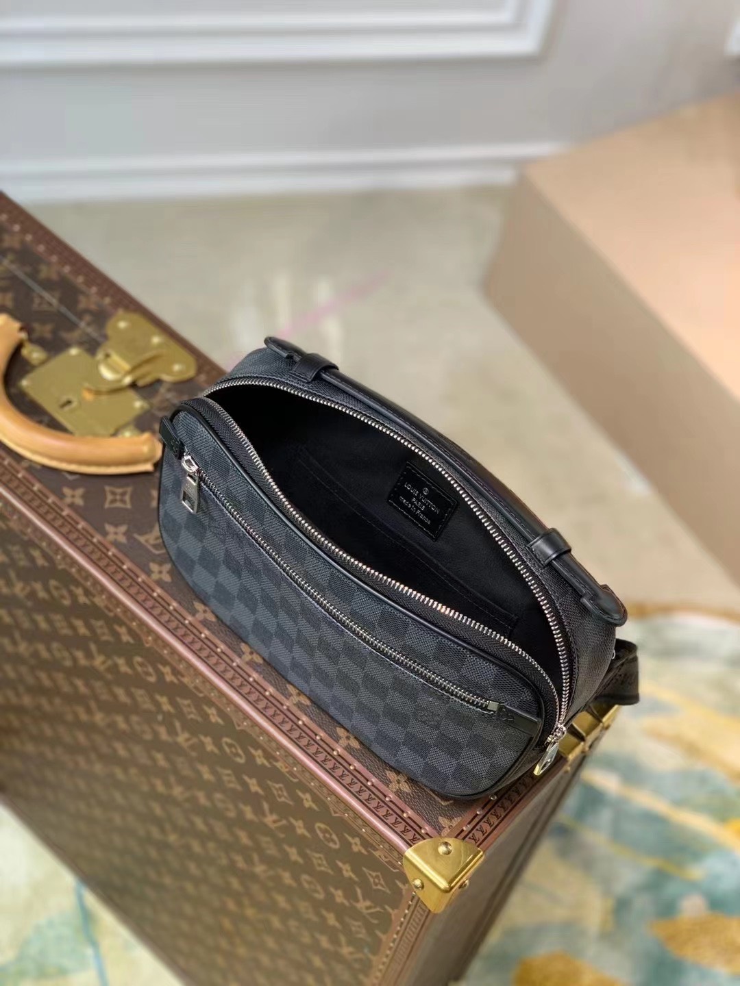Túi xách nam Louis Vuitton siêu cấp TXSC1882 z2850142902035 d2779b91168f84604a2e9d7d1822e120 510x680 - Túi xách nam Louis Vuitton siêu cấp TXSC1882