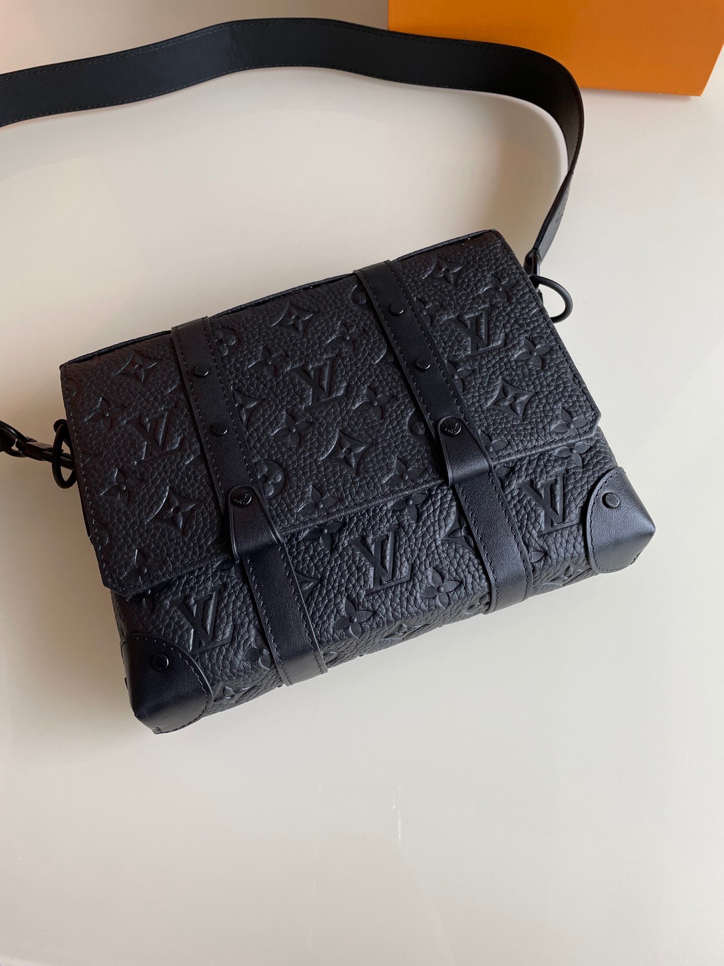 Túi xách nam Louis Vuitton siêu cấp TXSC1884 z2862235181890 5584e2978022f9f4d658692e30a4592b 510x680 - Túi xách nam Louis Vuitton siêu cấp TXSC1884
