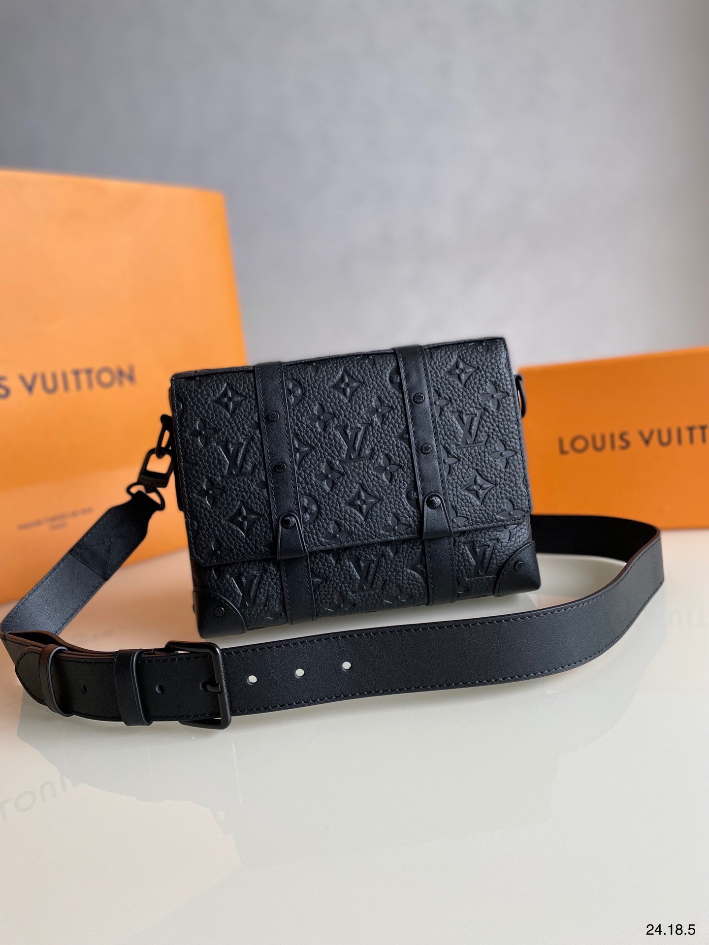Túi xách nam Louis Vuitton siêu cấp TXSC1884 z2862236913593 cd572d4a5a259bc09fee9fa9086591fc 510x680 - Túi xách nam Louis Vuitton siêu cấp TXSC1884