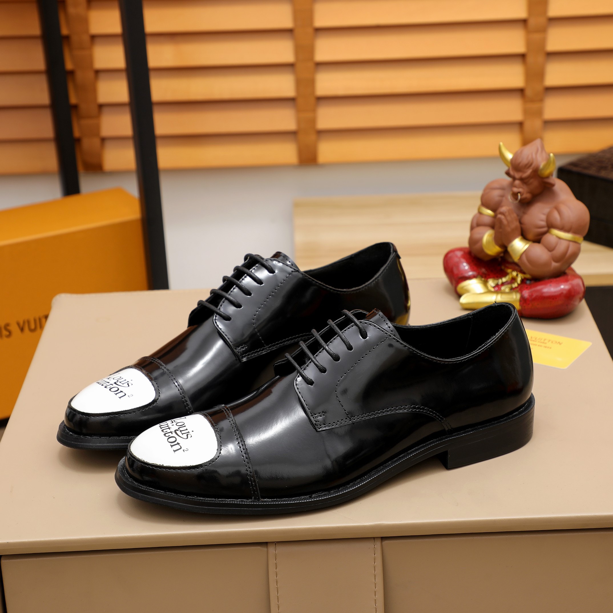 Giày Nam Louis Vuitton Siêu Cấp GNLV1920 z2915318715472 a7be4e80732647c9d916ec05e8402f45 510x510 - Giày Nam Louis Vuitton Siêu Cấp GNLV1920