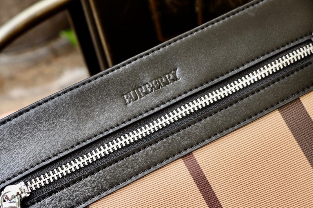 Túi xách nam Burberry Siêu Cấp TXNSC1943 z2939651998583 c32c85969011d363fb7739a97df25a77 510x340 - Túi xách nam Burberry Siêu Cấp TXNSC1943