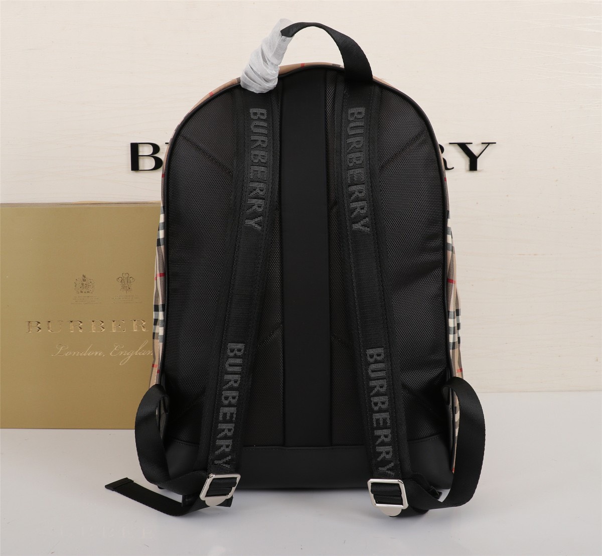 Túi xách nam Burberry Siêu Cấp TXNSC1944 z2940886923722 6f1147d76544b37ee752d7ae4cdda2fb 510x471 - Túi xách nam Burberry Siêu Cấp TXNSC1944