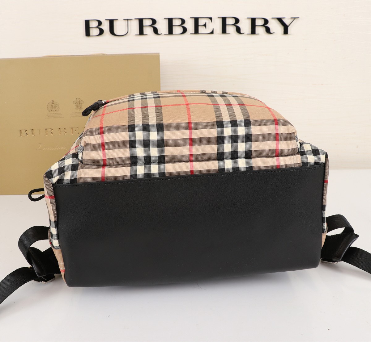 Túi xách nam Burberry Siêu Cấp TXNSC1944 z2940886937937 f59aec00efaaca82e84f49710e7b60b5 510x471 - Túi xách nam Burberry Siêu Cấp TXNSC1944