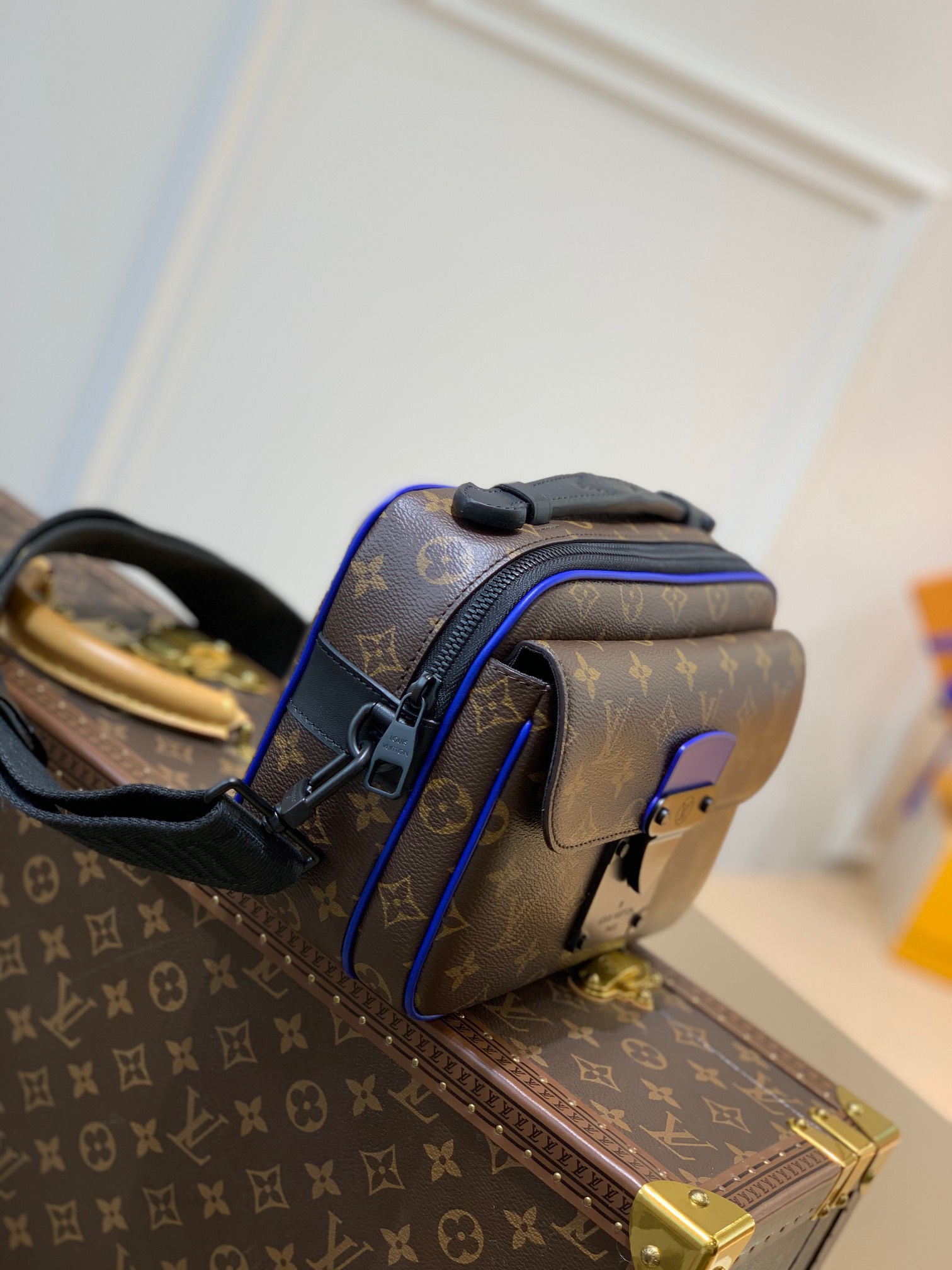 Túi xách nam Louis Vuitton siêu cấp TXSC1738B z2950385342703 c5a7c7e66a392da62d521205b6249f11 510x680 - Túi xách nam Louis Vuitton siêu cấp TXSC1738B