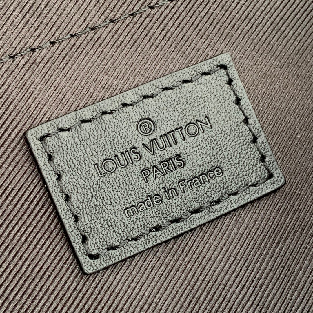 Túi xách nam Louis Vuitton siêu cấp TXSC1738B z2950385353600 43f6a8be47de4c0c3140621b6072e056 510x510 - Túi xách nam Louis Vuitton siêu cấp TXSC1738B
