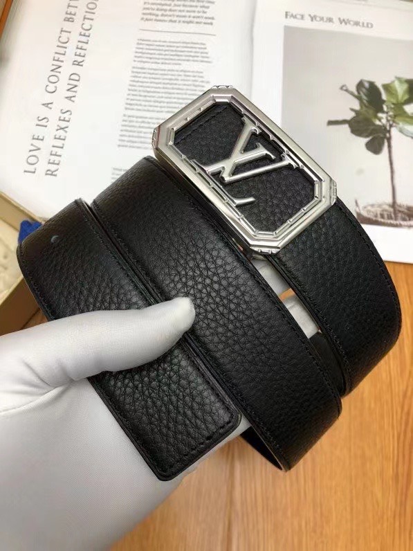 Thắt lưng nam Louis Vuitton siêu cấp TLSC2004 z2981797338585 710d09958b3c8db136da922f5f6ba921 510x680 - Thắt lưng nam Louis Vuitton siêu cấp TLSC2004