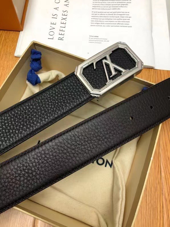 Thắt lưng nam Louis Vuitton siêu cấp TLSC2004 z2981797350865 e6f0629c7717c8b2404f4bd17fd10927 510x680 - Thắt lưng nam Louis Vuitton siêu cấp TLSC2004