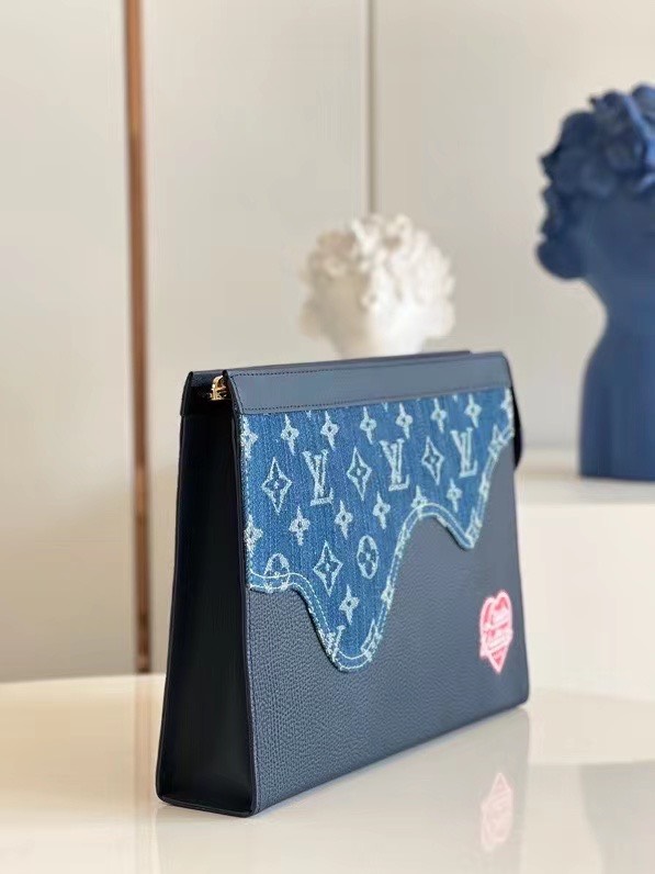 Ví nam Louis Vuitton siêu cấp VNSC2059 z3020641794095 0131839942737677f8a080b627b337ce 510x680 - Ví nam Louis Vuitton siêu cấp VNSC2059